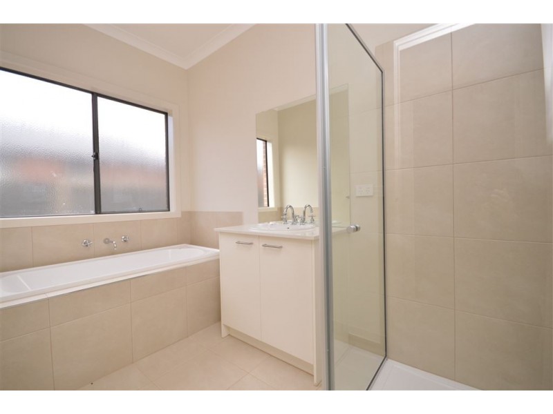 40 Bregman Esplanade, Wyndham Vale VIC 3024