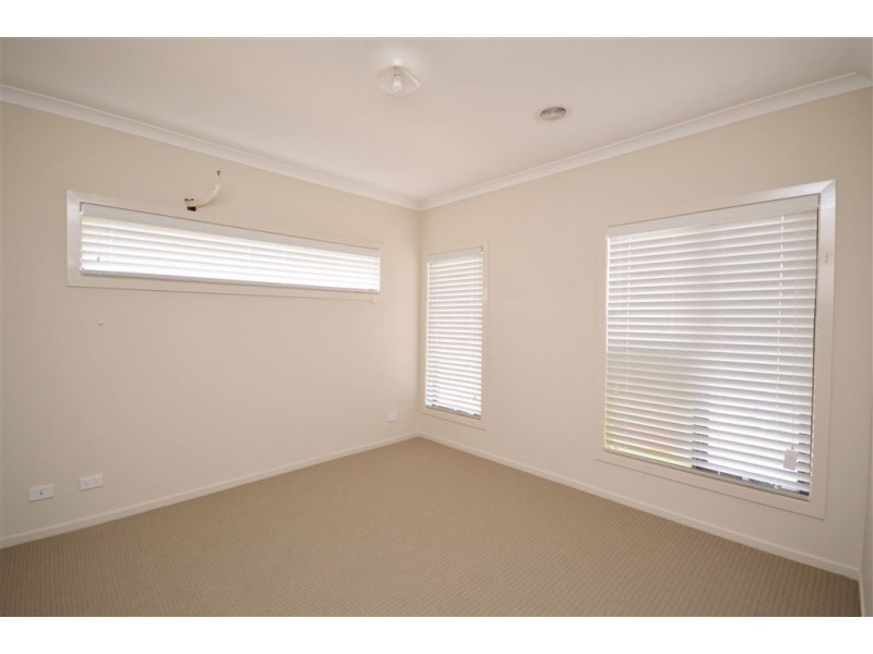 40 Bregman Esplanade, Wyndham Vale VIC 3024