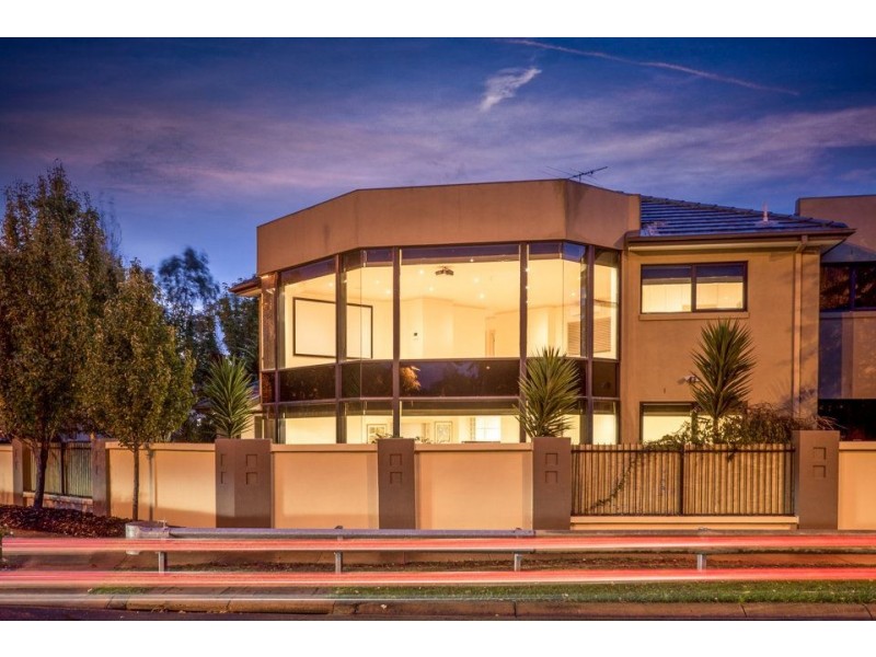 1/2 Sandlewood Lane, Sanctuary Lakes VIC 3030
