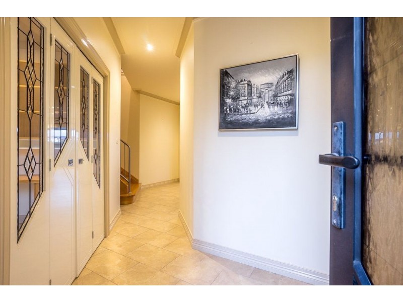 1/2 Sandlewood Lane, Sanctuary Lakes VIC 3030