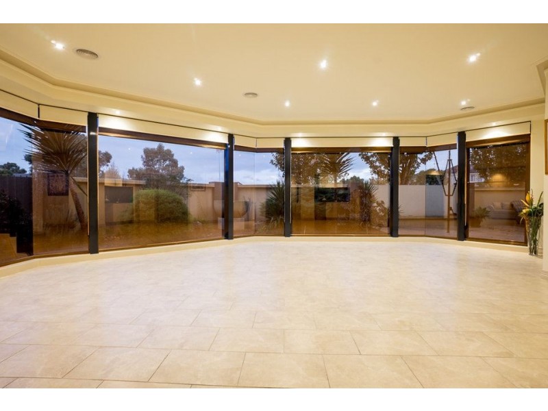 1/2 Sandlewood Lane, Sanctuary Lakes VIC 3030