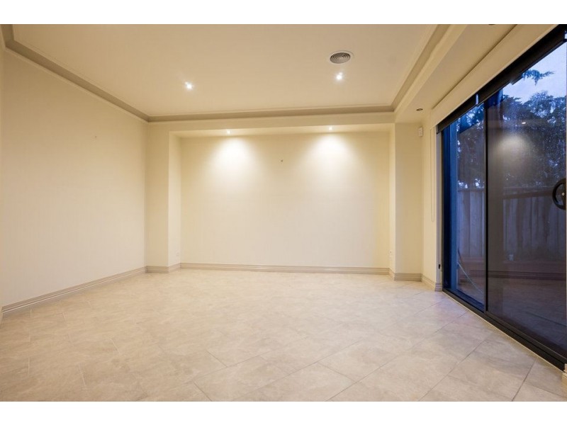 1/2 Sandlewood Lane, Sanctuary Lakes VIC 3030