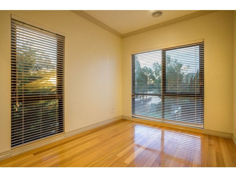 1/2 Sandlewood Lane, Sanctuary Lakes VIC 3030