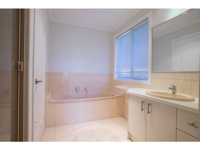 6 Zebra Finch Court, Hoppers Crossing VIC 3029