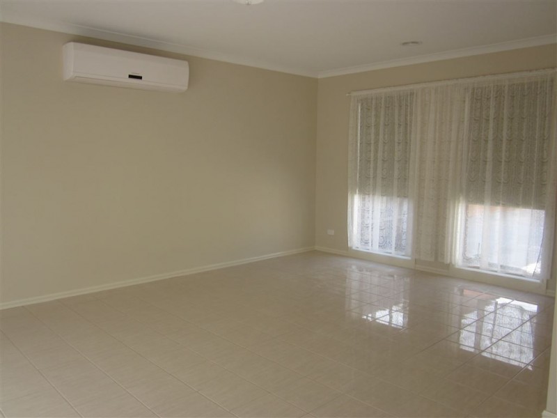 2/58 Wyndham Street, Werribee VIC 3030