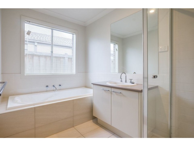 27 Morgan Crescent, Werribee VIC 3030