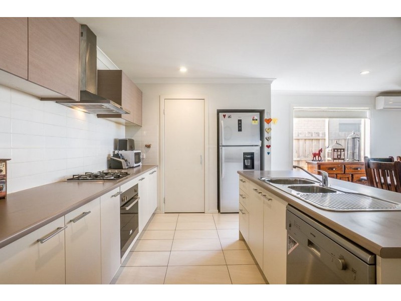 27 Morgan Crescent, Werribee VIC 3030