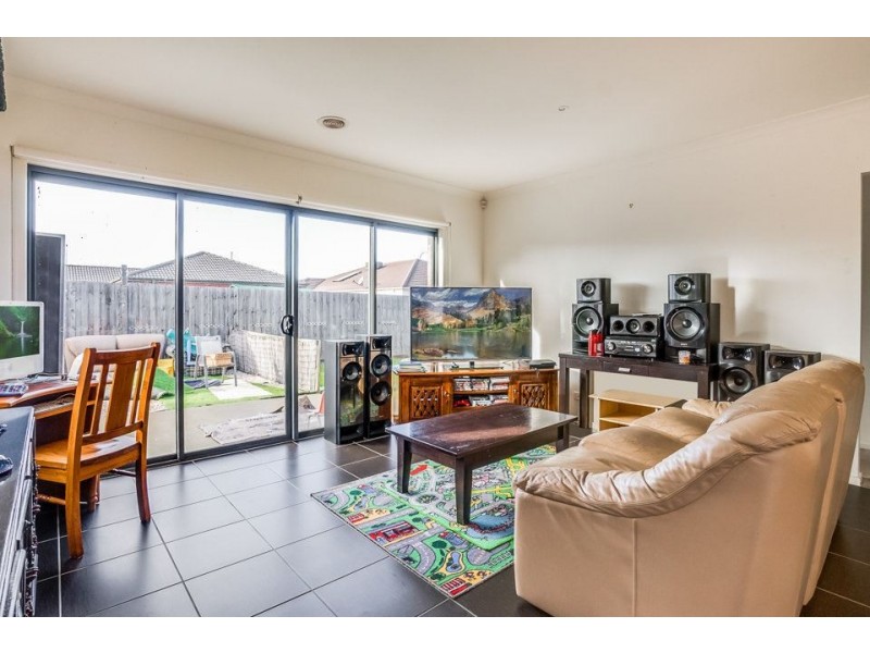 19 Birdswing Terrace, Melton South VIC 3338