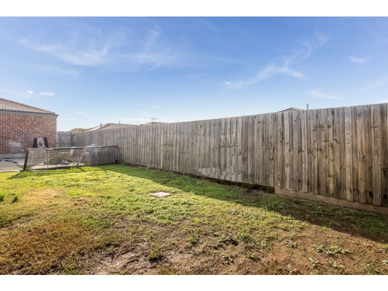 19 Birdswing Terrace, Melton South VIC 3338