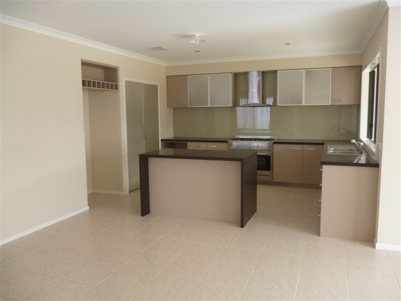 17 Lukis Avenue, Williams Landing VIC 3027