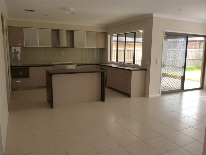 17 Lukis Avenue, Williams Landing VIC 3027