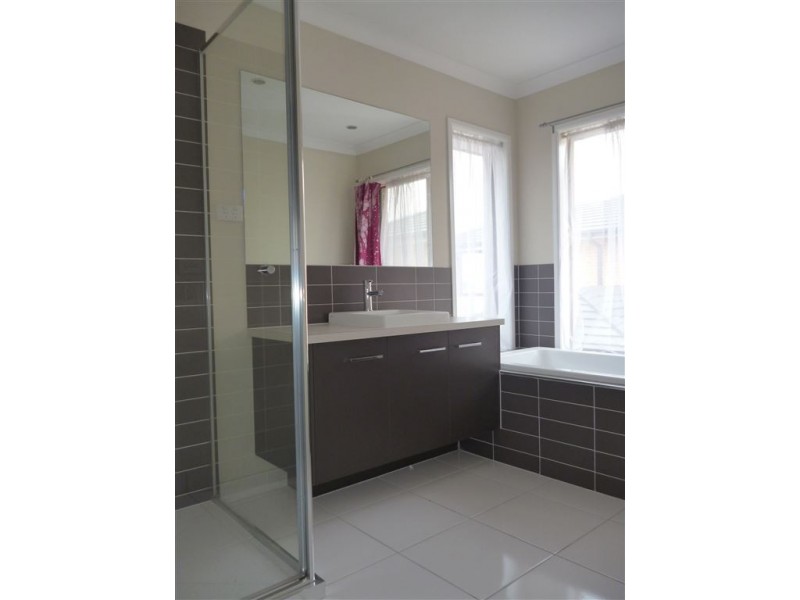 17 Lukis Avenue, Williams Landing VIC 3027