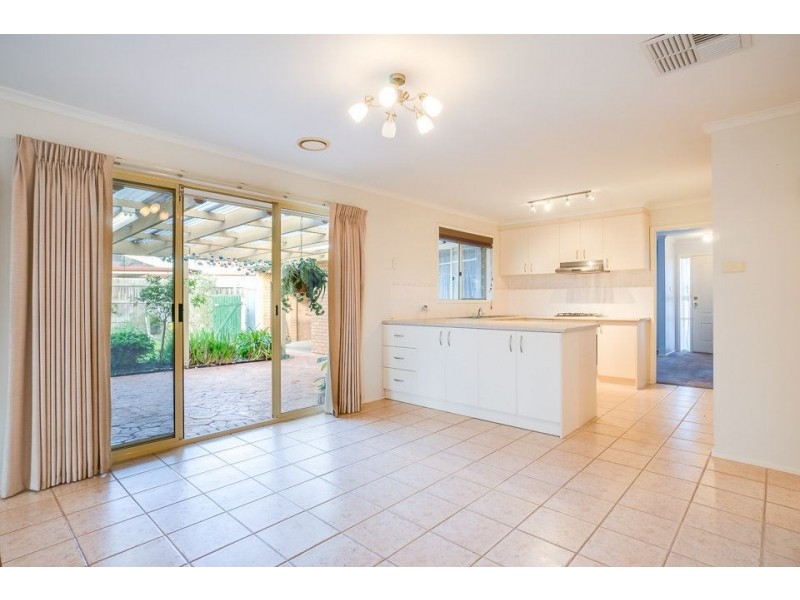 6 Chigwell Court, Hoppers Crossing VIC 3029