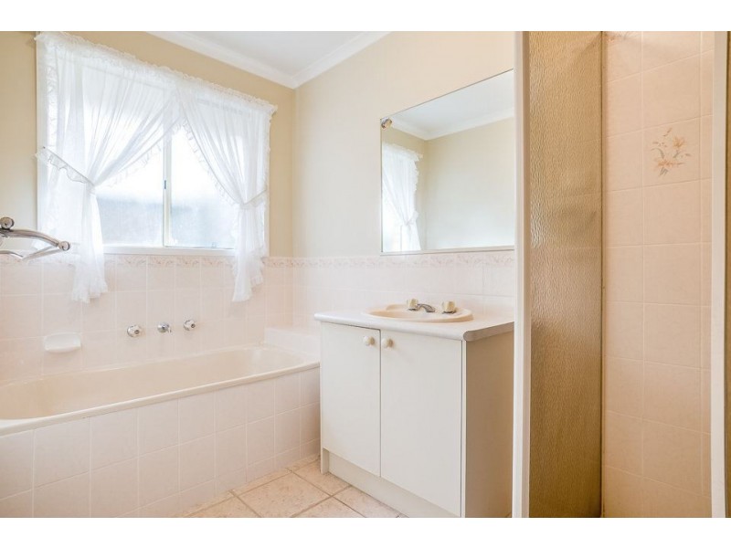 6 Chigwell Court, Hoppers Crossing VIC 3029