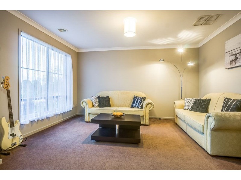 35 Barchester Ave, Truganina VIC 3029