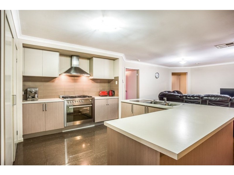 35 Barchester Ave, Truganina VIC 3029