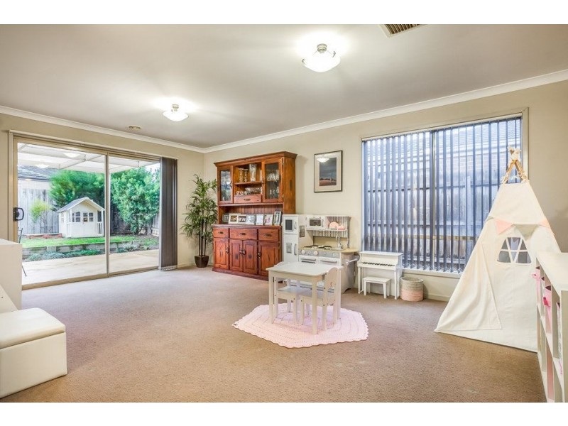 35 Barchester Ave, Truganina VIC 3029