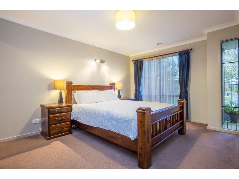 35 Barchester Ave, Truganina VIC 3029