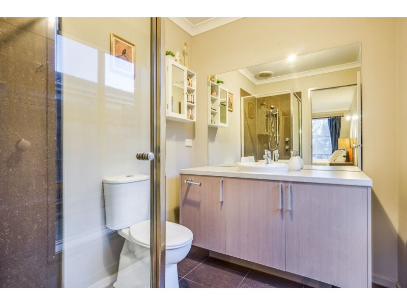 35 Barchester Ave, Truganina VIC 3029