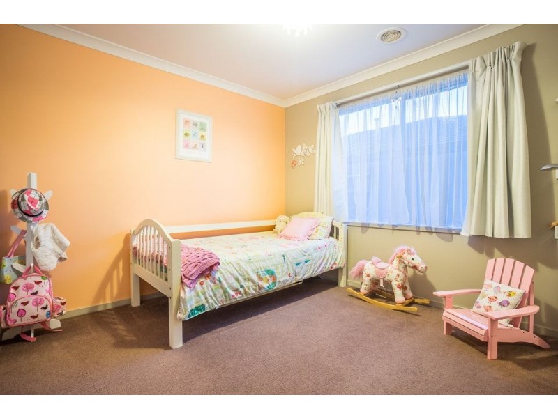 35 Barchester Ave, Truganina VIC 3029