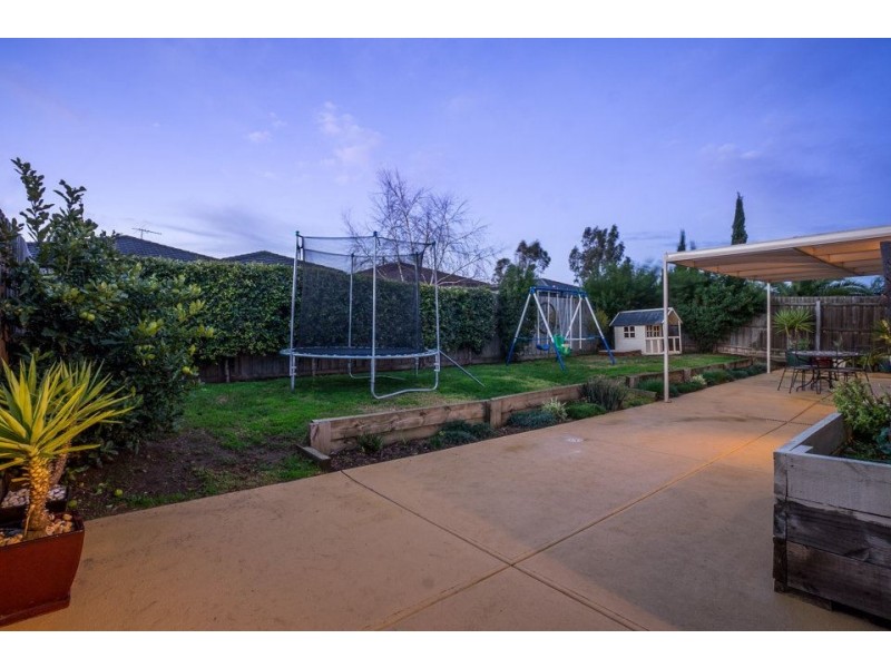 35 Barchester Ave, Truganina VIC 3029