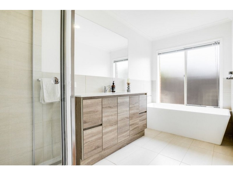 11 Fifeshire Drive, Hoppers Crossing VIC 3029