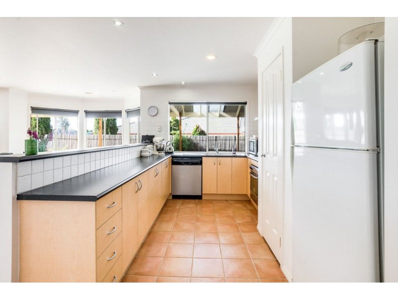 11 Fifeshire Drive, Hoppers Crossing VIC 3029