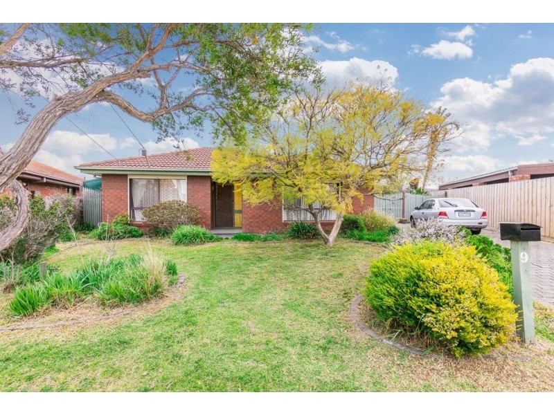 9 Lorikeet Court, Werribee VIC 3030