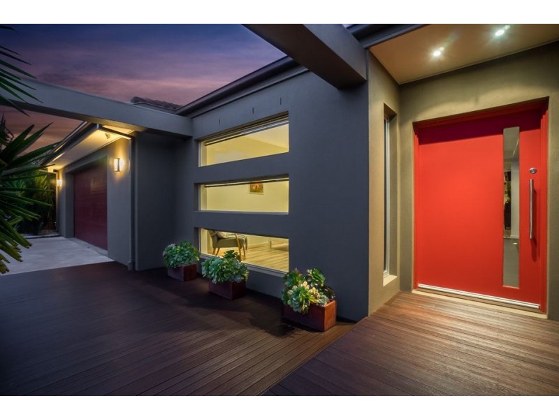 8 Riverglades Drive, Sanctuary Lakes VIC 3030