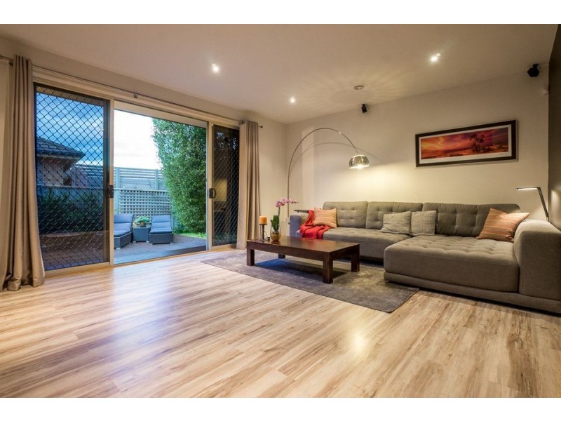 8 Riverglades Drive, Sanctuary Lakes VIC 3030
