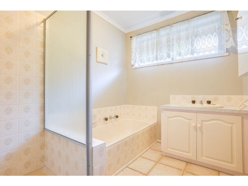 77 Greaves Street South, Werribee VIC 3030