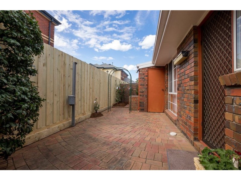 1/12 Romawi Street, Altona VIC 3018