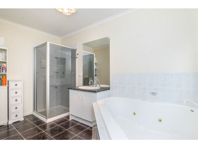 12 Bastille Court, Hoppers Crossing VIC 3029