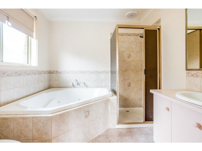 2 Majella Court, Hoppers Crossing VIC 3029