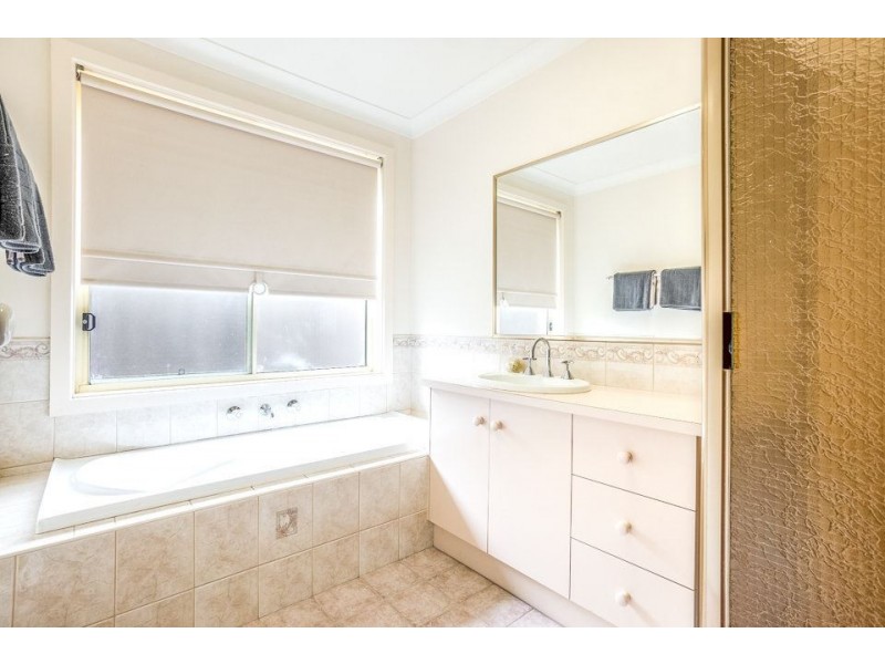 2 Majella Court, Hoppers Crossing VIC 3029