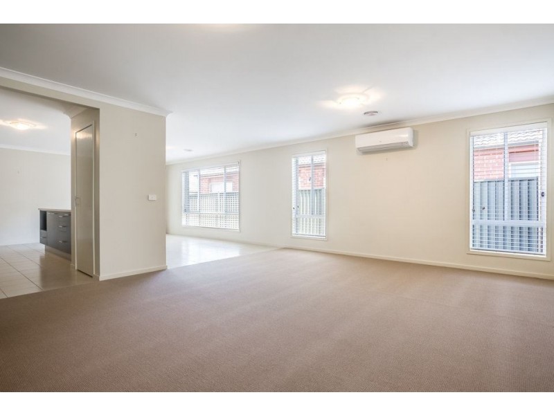 29 Clearwater Rise Parade, Truganina VIC 3029