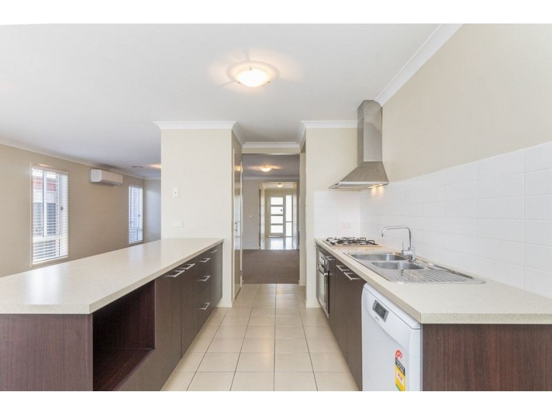 29 Clearwater Rise Parade, Truganina VIC 3029