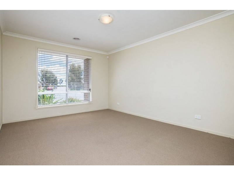 29 Clearwater Rise Parade, Truganina VIC 3029