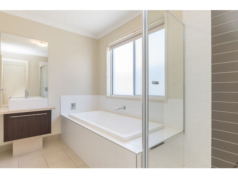 29 Clearwater Rise Parade, Truganina VIC 3029