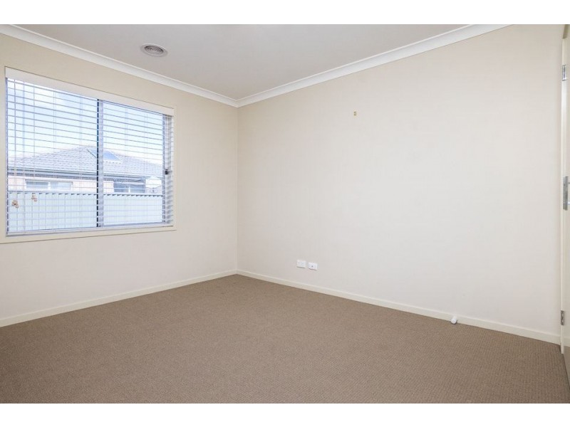 29 Clearwater Rise Parade, Truganina VIC 3029