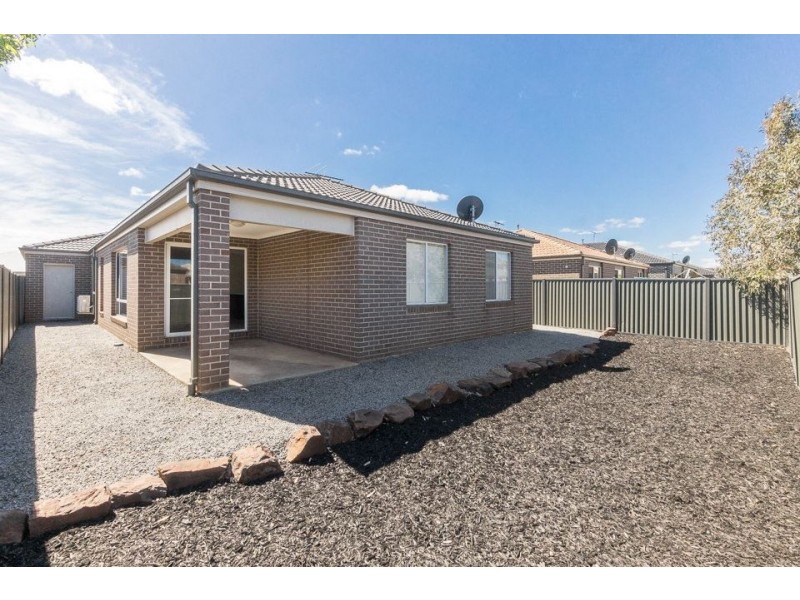 29 Clearwater Rise Parade, Truganina VIC 3029