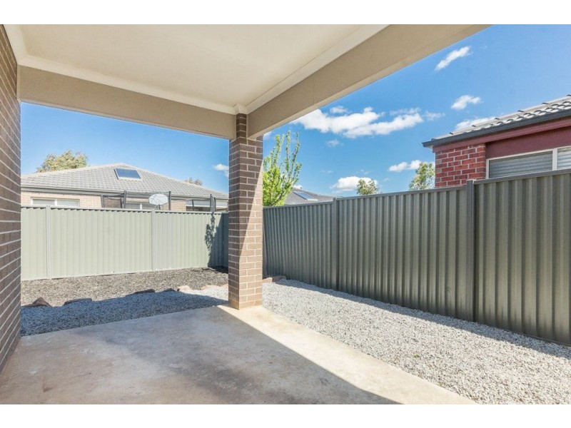 29 Clearwater Rise Parade, Truganina VIC 3029