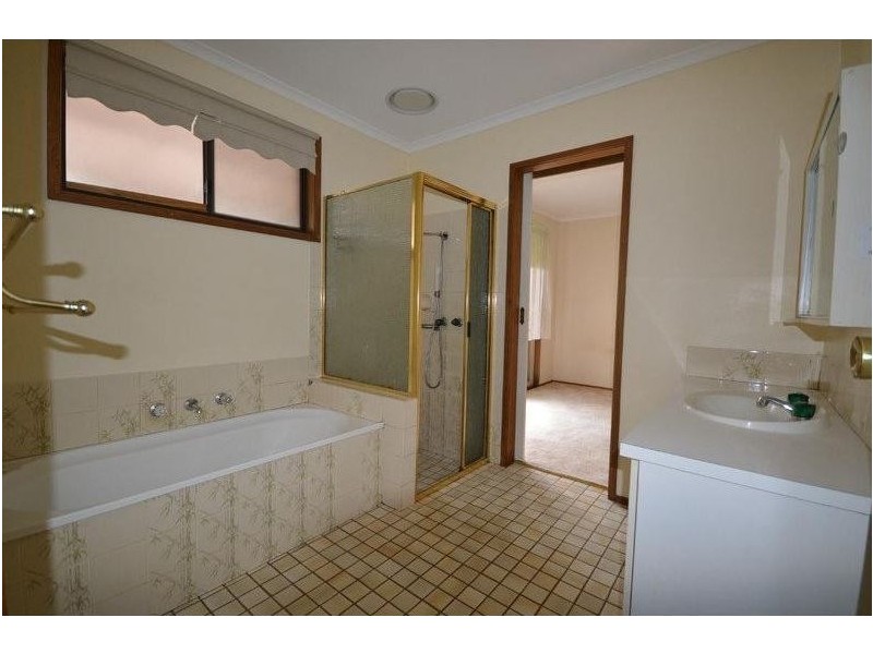 4 Baden Drive, Hoppers Crossing VIC 3029