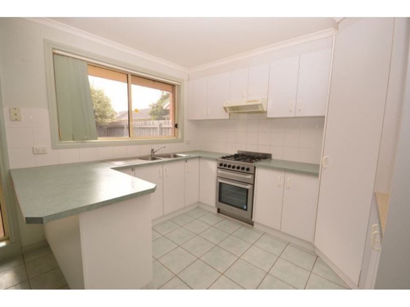 2/83 Huntingfield Drive, Hoppers Crossing VIC 3029