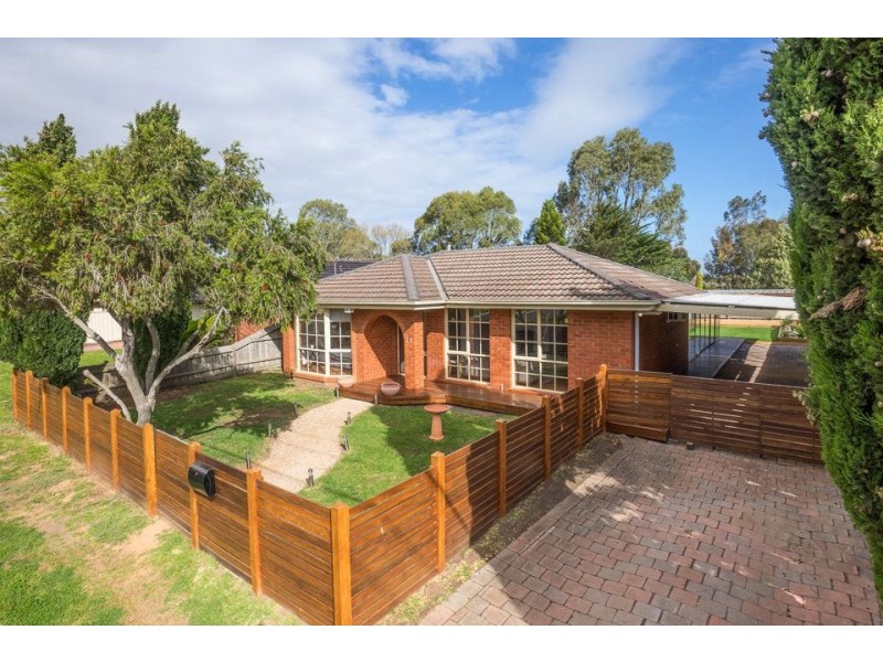 11 Cameron Drive, Hoppers Crossing VIC 3029