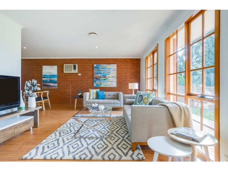 11 Cameron Drive, Hoppers Crossing VIC 3029