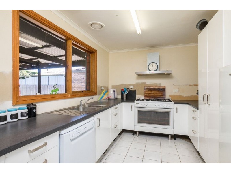 10 Acheron Crescent, Werribee VIC 3030