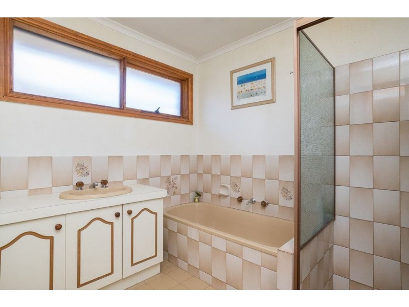 10 Acheron Crescent, Werribee VIC 3030