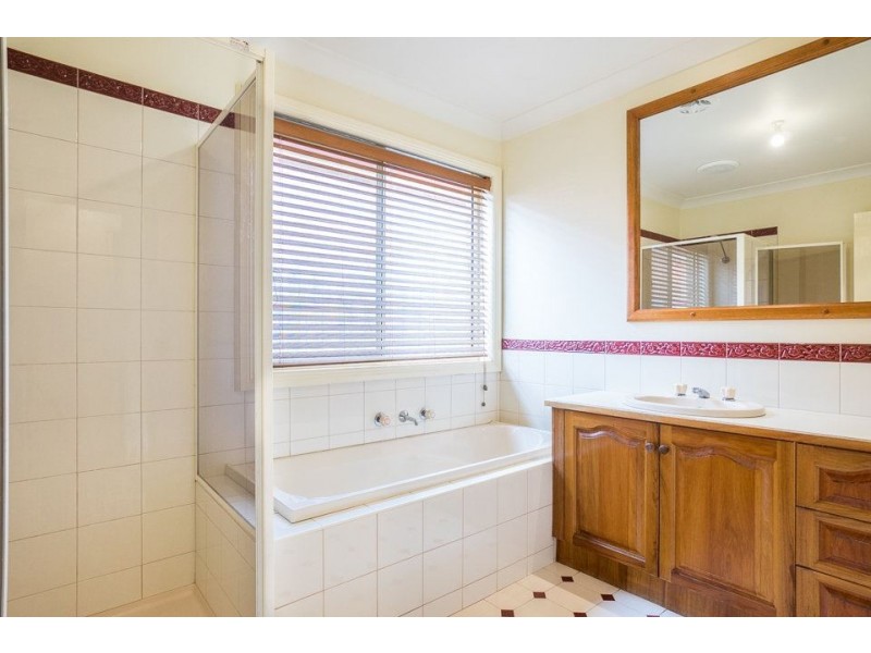 40 Westleigh Drive, Werribee VIC 3030