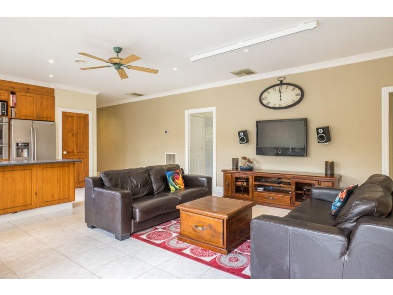 28 Carruthers Drive, Hoppers Crossing VIC 3029